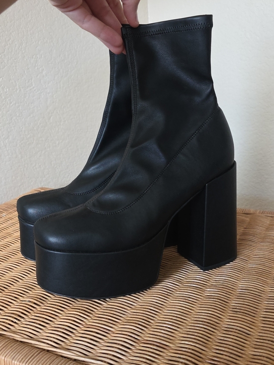 Shoes - Platform High-Heel Ankle Boots - Black